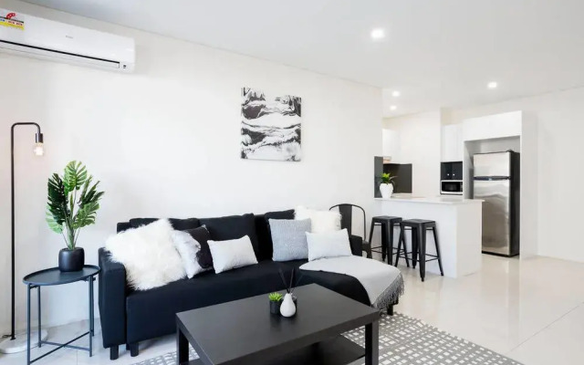 Boutique Apartment - Nearby Transport & Mall