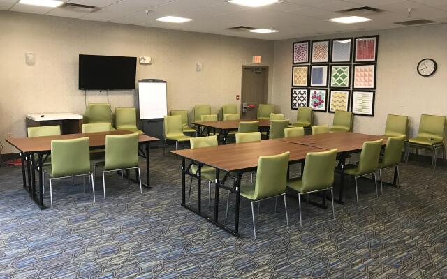 Holiday Inn Express & Suites Maryville by IHG