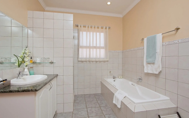 Centurion Golf Suites Boca Walk