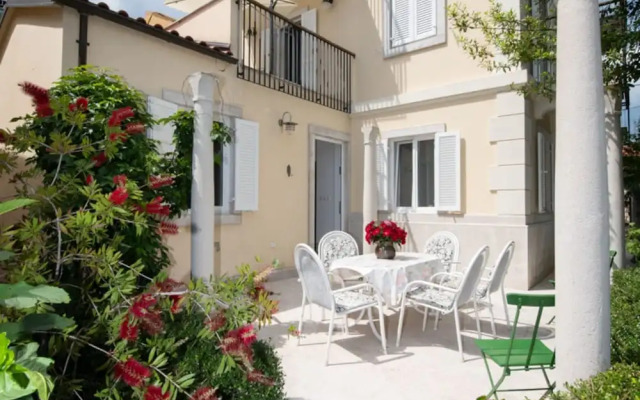 Elegant Lovran Apartment With Sea View