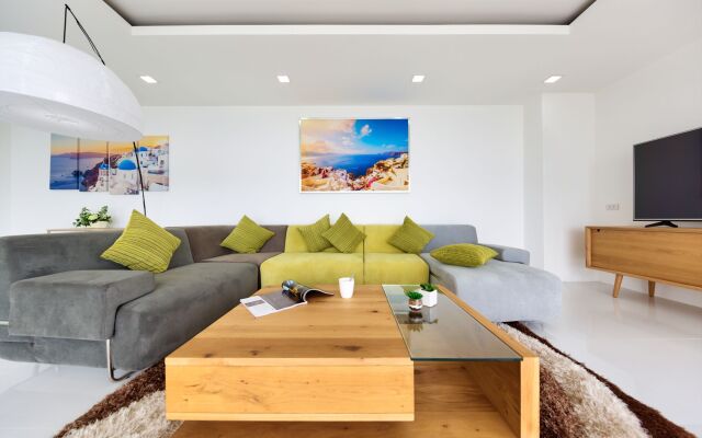 Villa Iroxa with Panoramic Sea View