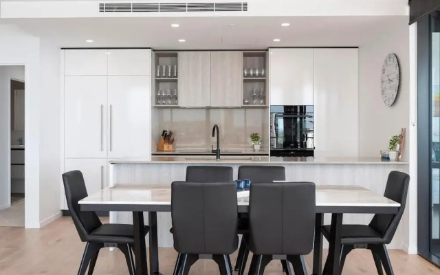 Luxury 3 Bedroom Ocean View Apartment
