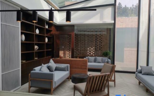 Yinju Jingde Art Hotel