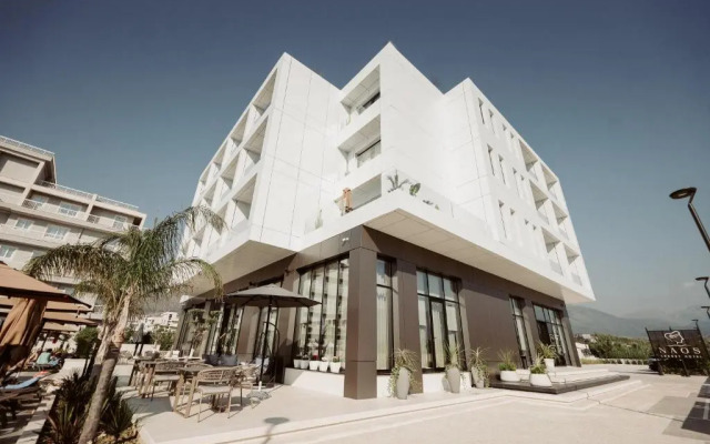 Naos Luxury Hotel