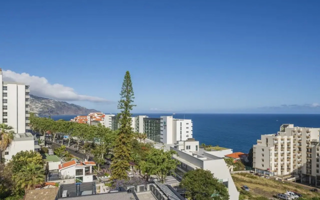 Apartment With sea View - Varandas do Lido I