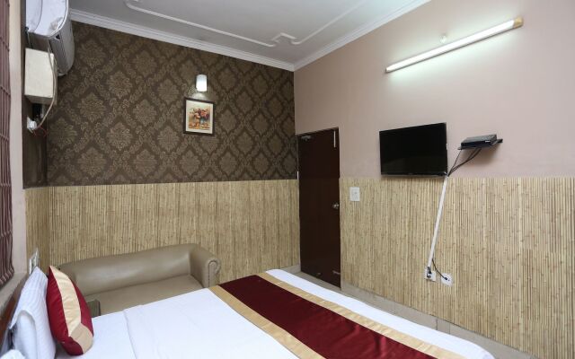 Cross Roads Inn by OYO Rooms