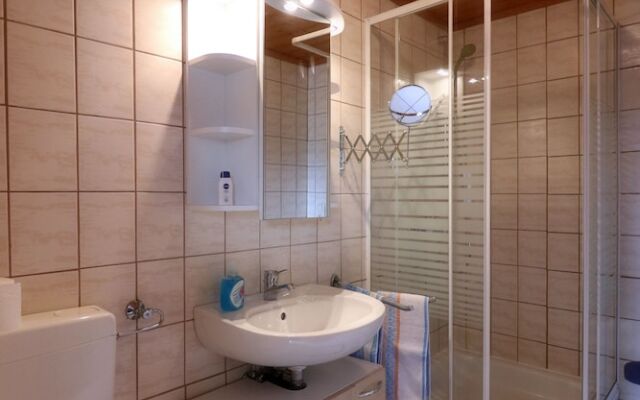 Cozy Apartment with Roof Terrace