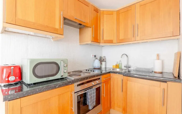 Spacious 1BD Flat 5 Mins to Paddington Station!