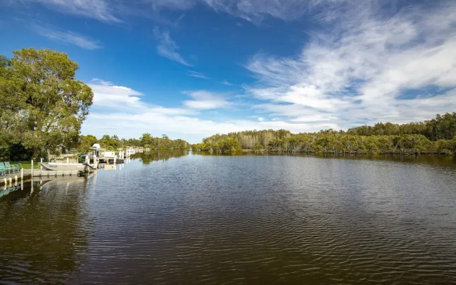 A Waterfront on Palmway