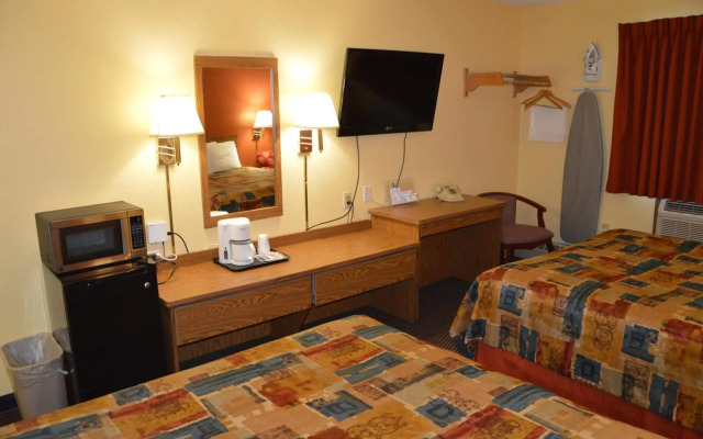 Burnsville Inn & Suites