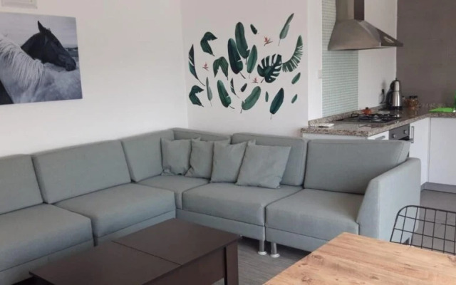 Amazing Flat w Shared Pool Near Beach in Milas