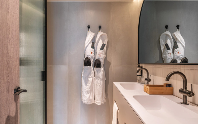 Luster Hotel