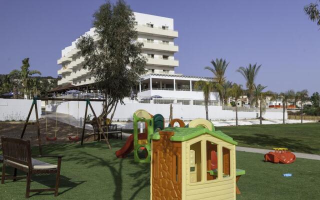 Iris Beach Hotel
