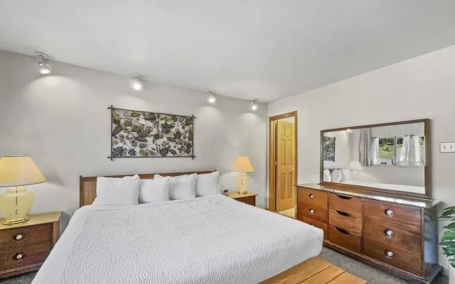 Cj404 Copper Junction 3 Bedroom Condo by RedAwning