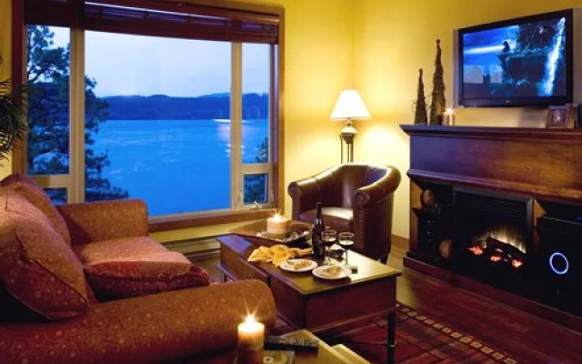 Pointe Beach Villas, Kelowna, Canada