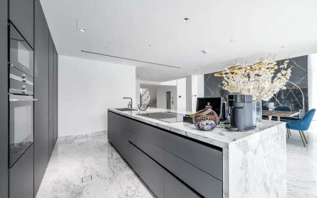 Luxe Dubai Marina 3Flr 4BR w Pool Sauna