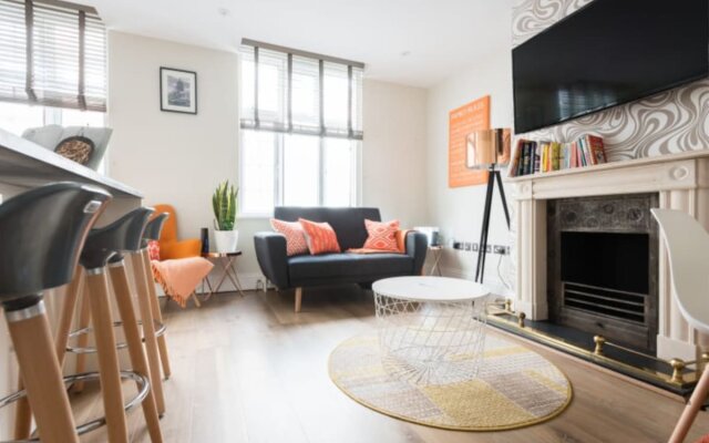 The Oxford Street Retreat - Modern 3BDR in 2 Apartments