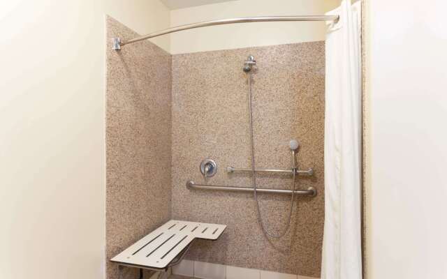 Travelodge by Wyndham Brea