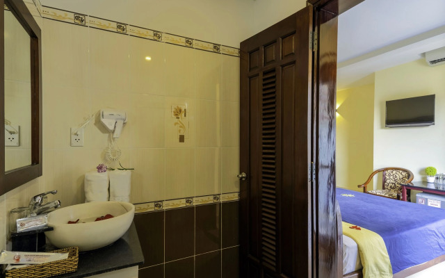 Golden River Hotel