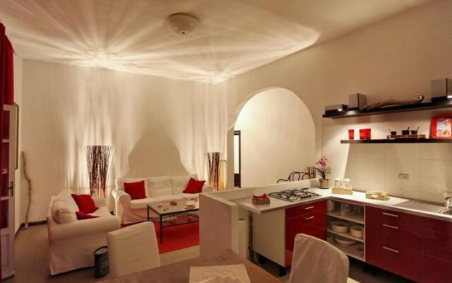 Casa bianca rossa viola