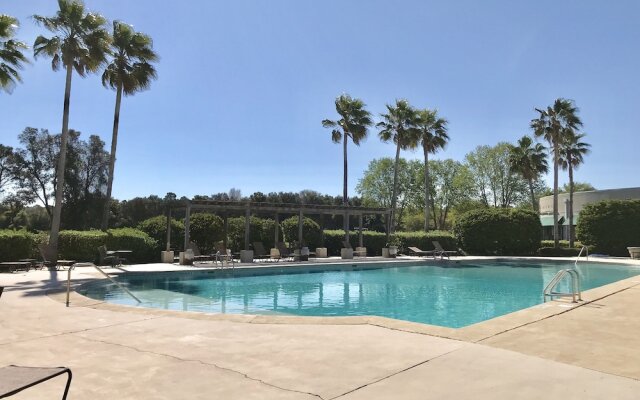 Peninsula Links B102