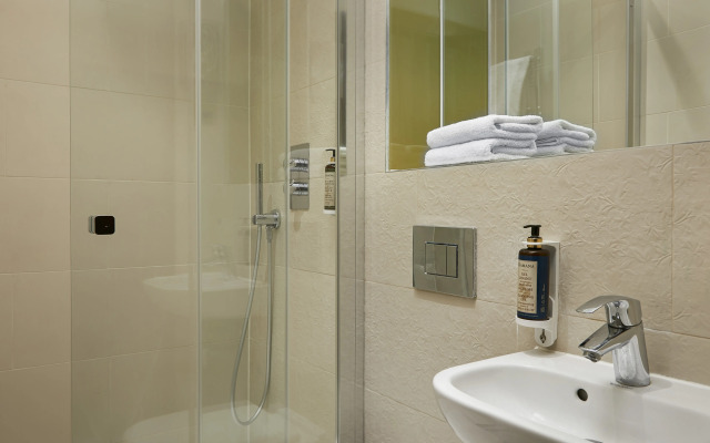 Seraphine Hammersmith Hotel
