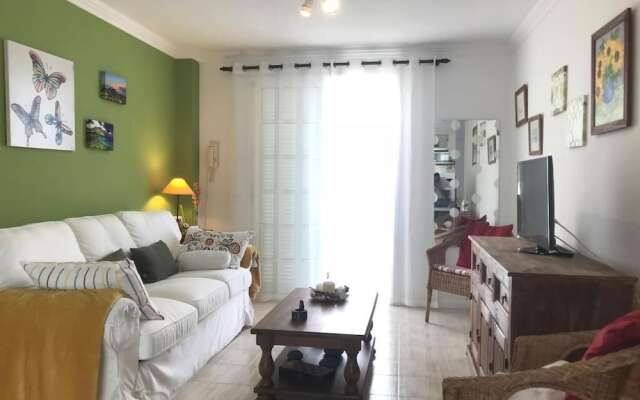 The Cozy Corner Apartment, Primera Línea con Vistas al Mar