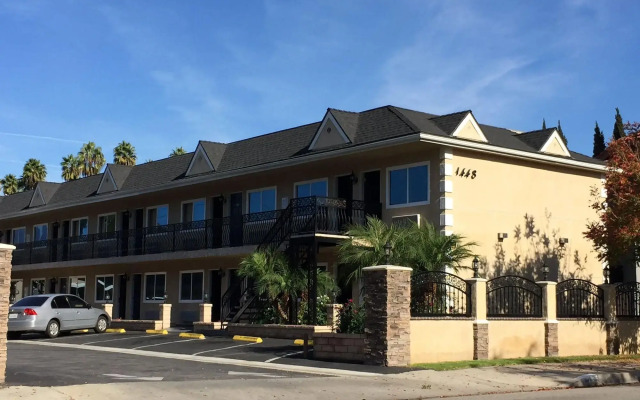 Walnut Inn & Suites West Covina