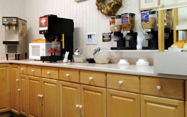 CenterWay Hotel Tonawanda