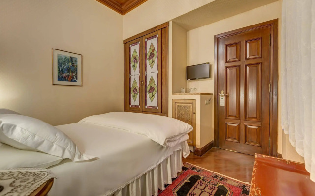 Kaucuk Hotel