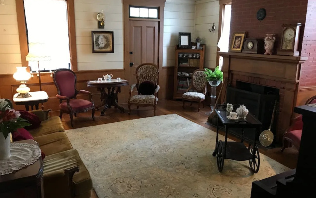 Wolf Creek Inn & Tavern