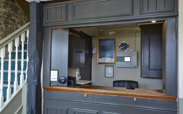 Doghouse Abingdon by Chef & Brewer Collection