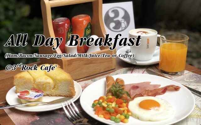 Third Rock Hostel (SHA Extra Plus)