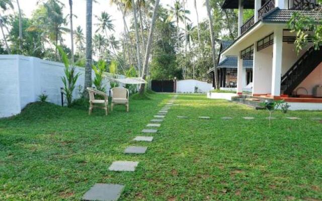 Mayas Beach House - Boutique Serviced Villa