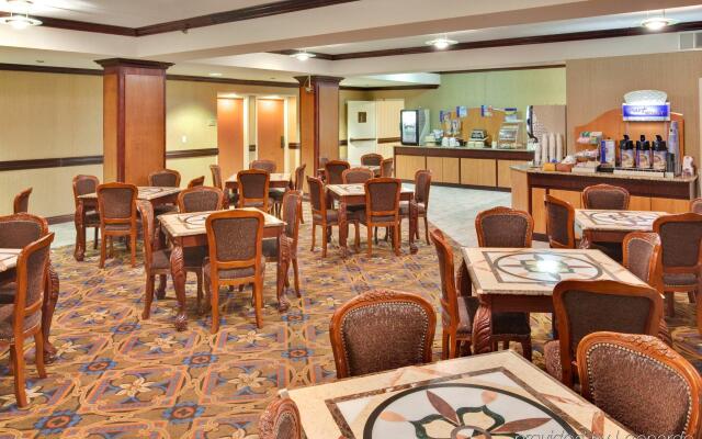 Holiday Inn Express Flint-Campus Area by IHG