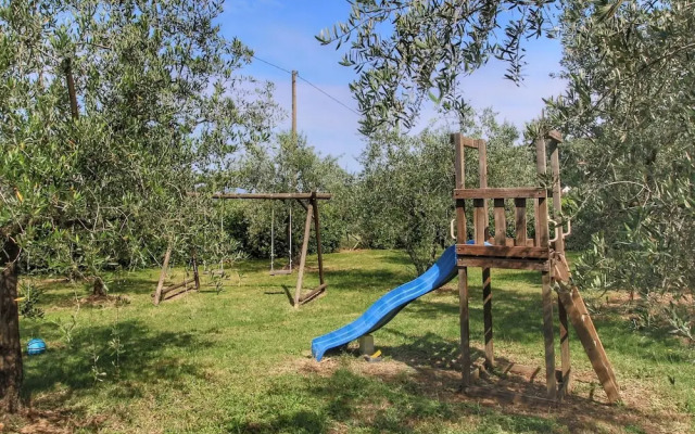 Charming Holiday Home in Tuscany