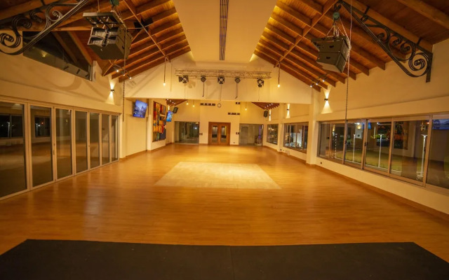 Vista del Campo Country Club & Villas