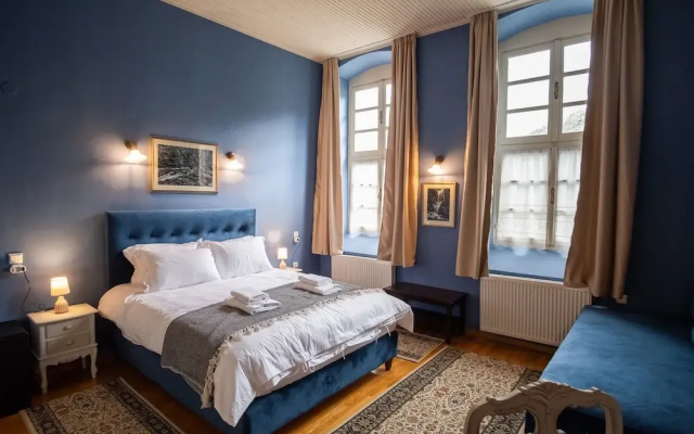 Old School Hotel