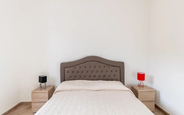 Air-conditioned Apartment With Private Parking