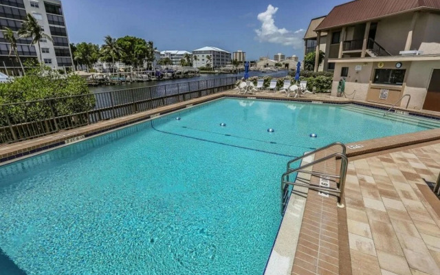 Estero Yacht & Racquet 310