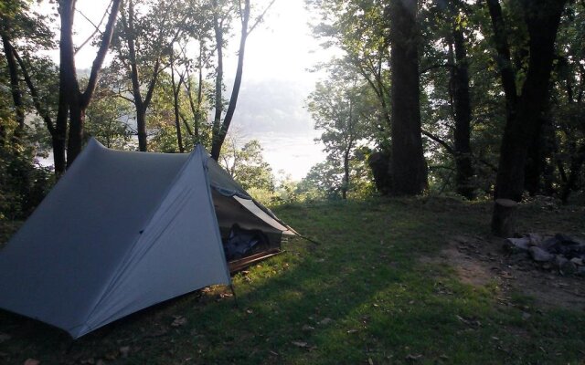 HI-Harpers Ferry Hostel & Campground