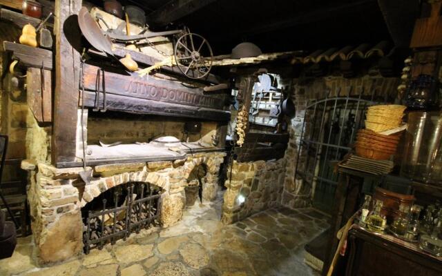XIV Century rooms