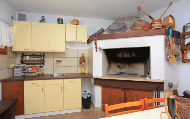 Apartments by the sea Seget Donji, Trogir - 18648