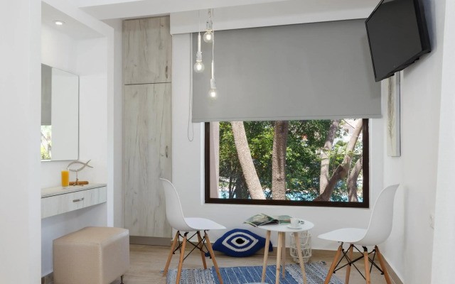 Lyristis Dinos Studios & Apartments