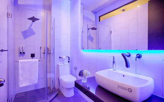 the youniQ Hotel