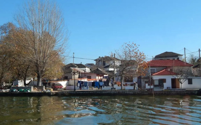 Christine's Golden Suite at Ioannina's Center
