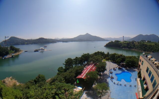 Cheongpung Resort Lake Hotel