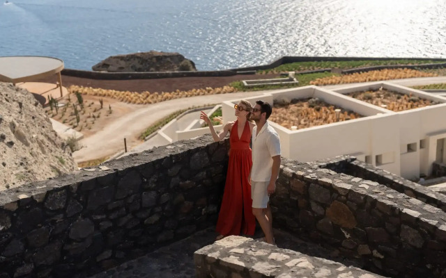 Santo Mine Oia Suites