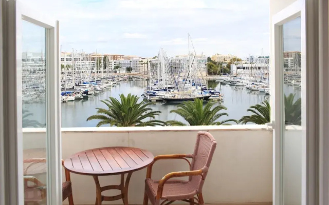 Lagos Main Avenue Studio With Marina View Balcony