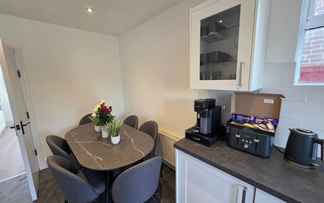 5 Beds, 7 Guests, Private Garden, Free Parking